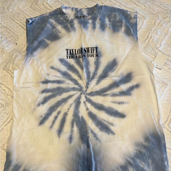 NWT! Official Taylor Swift tour tank size small. - Picture 2 of 2
